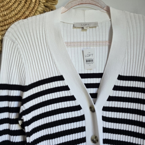 Ann Taylor LOFT New Stripe Ribbed Pocket V-neck Sweater Cardigan Size Medium - Picture 3 of 13